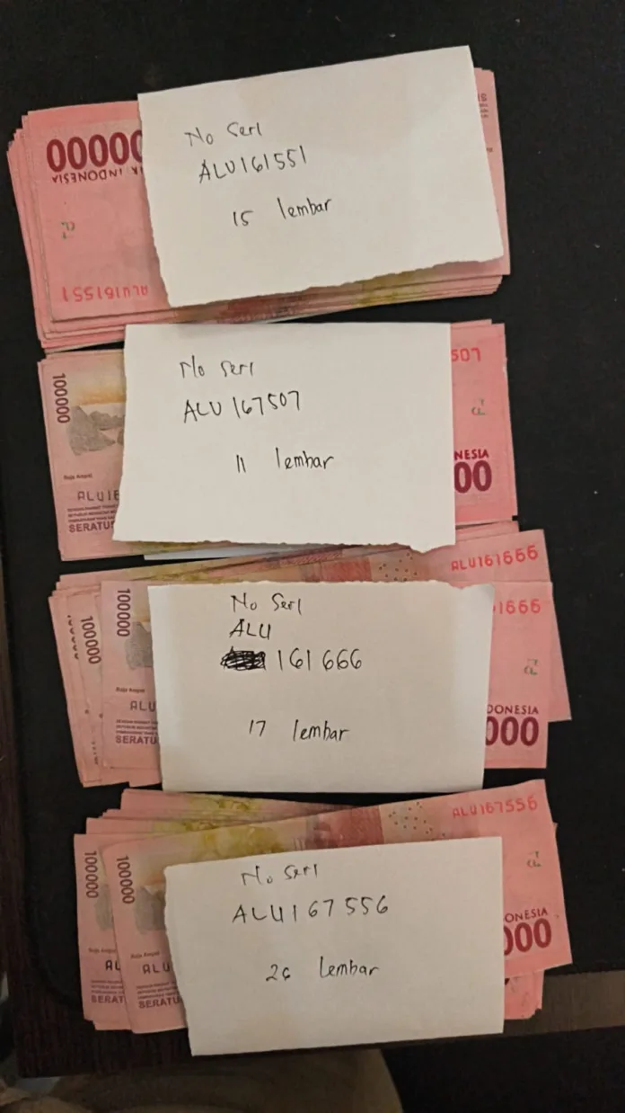 Modus Aplikasi Kencan, Komplotan Pengedar Uang Palsu di Kota Batu Dibekuk Modus Aplikasi Kencan, Komplotan Pengedar Uang Palsu di Kota Batu Dibekuk