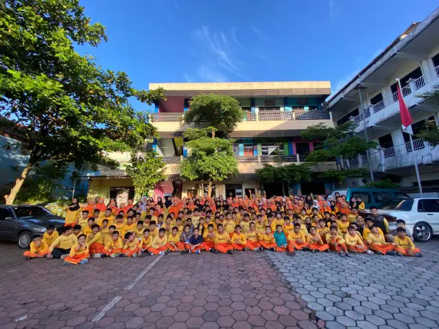 Siswa-siswi SD Muhammadiyah 9 Malang foto bersama saat penutupan Ramadan Ceria, Jumat lalu