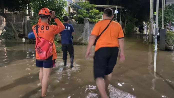 Takbir Bergema, Banjir Menerjang: Malam Idul Fitri di Karangketug Berjalan Penuh Haru Takbir Bergema, Banjir Menerjang: Malam Idul Fitri di Karangketug Berjalan Penuh Haru