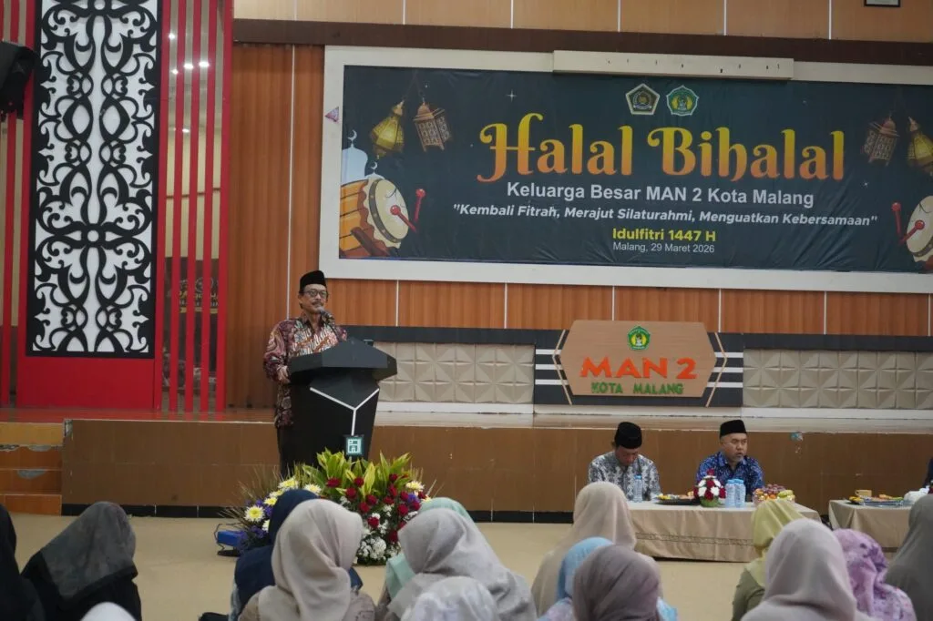 Tim Ahli Komite MAN 2 Kota Malang Prof. Dr. Zainudin mengajak keluarga besar MAN 2 untuk terus menghidupkan tradisi spiritual di lingkungan madrasah