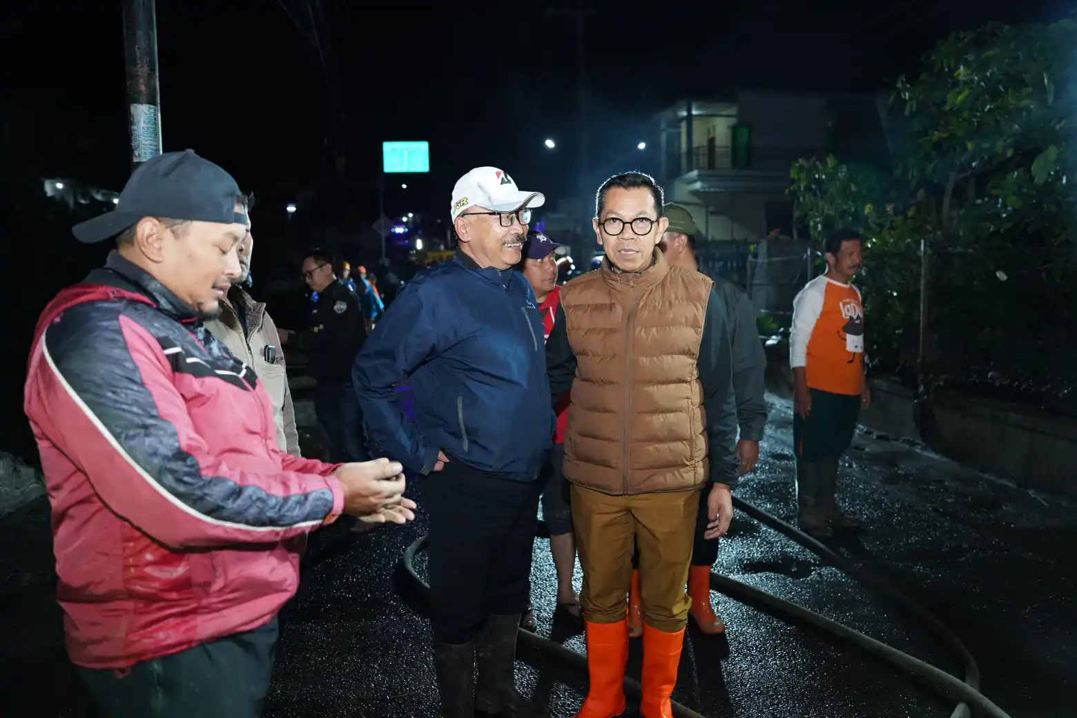 Gerak Cepat Wali Kota Nurochman Tinjau Lokasi Banjir Di Desa Punten