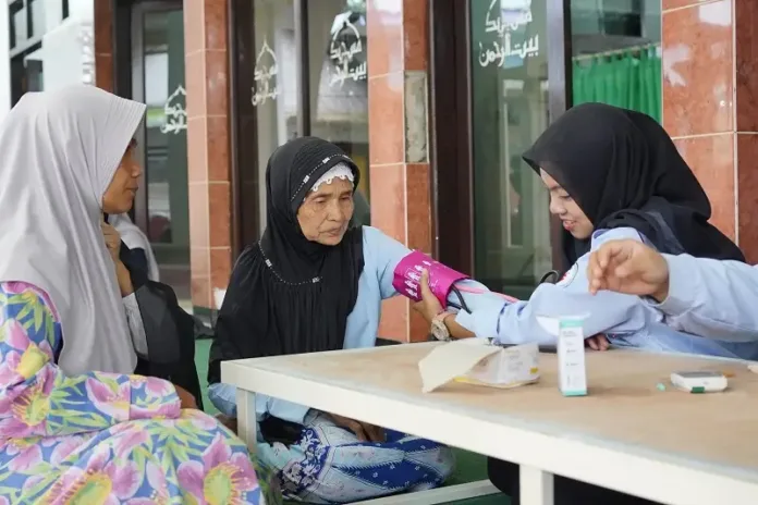 Sasar Ratusan Warga Jabung, UMM Gelar ‘NgabubuRead’: Padukan Cek Kesehatan dan Literasi Sasar Ratusan Warga Jabung, UMM Gelar ‘NgabubuRead’: Padukan Cek Kesehatan dan Literasi