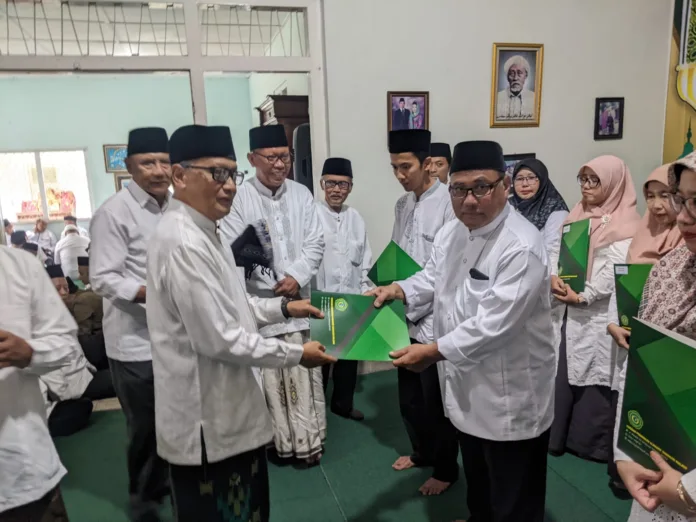 Yayasan Pendidikan Almaarif Singosari Berangkatkan Umrah dan Haji 11 Tenaga Pendidik Yayasan Pendidikan Almaarif Singosari Berangkatkan Umrah dan Haji 11 Tenaga Pendidik