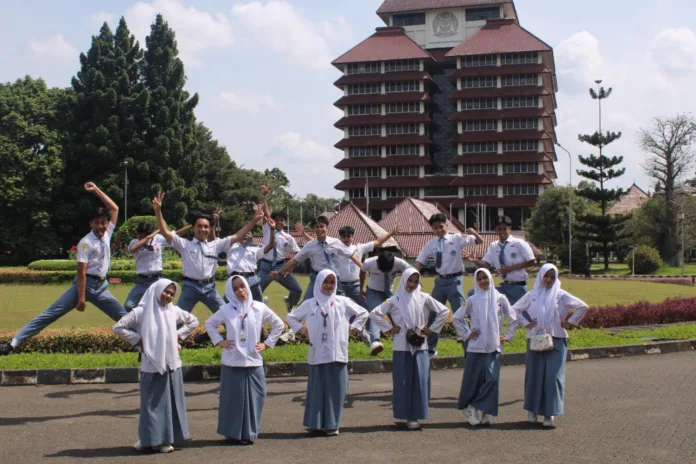 314 Siswa MAN Kota Batu Kunjungi Universitas Indonesia, Rasakan Langsung Atmosfer Kampus Impian 314 Siswa MAN Kota Batu Kunjungi Universitas Indonesia, Rasakan Langsung Atmosfer Kampus Impian