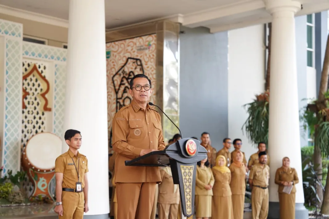 Wali Kota Batu, Nurochman berikan arahan apel pagi terkait adaptasi pola kerja baru di Balai Kota Among Tani pada Senin (642026) pagi.