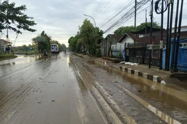 Atasi Banjir Tahunan, Jembatan Buk Wedi Diganti: Jalur Pantura Pasuruan Ditutup Total Mulai 6 April Atasi Banjir Tahunan, Jembatan Buk Wedi Diganti: Jalur Pantura Pasuruan Ditutup Total Mulai 6 April
