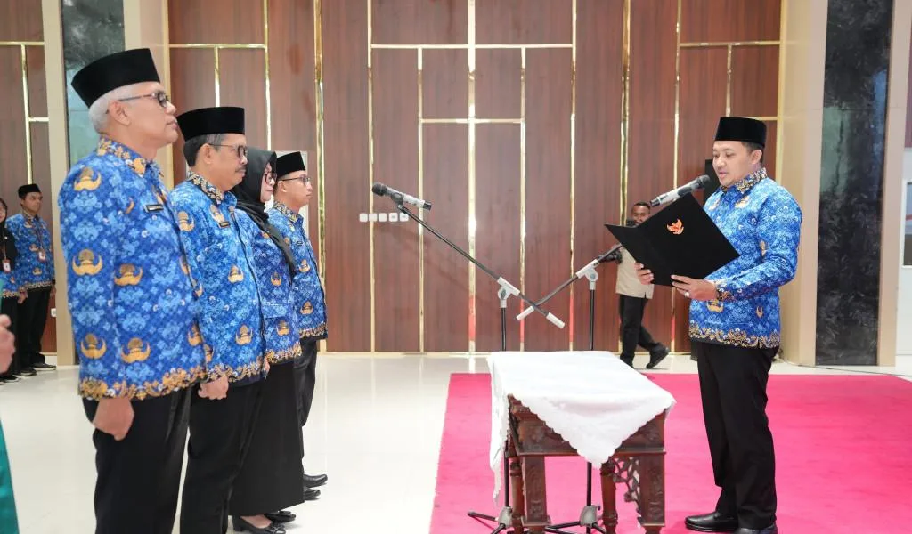 Bupati Rusdi Sutejo Tancap Gas! Pejabat Baru Dilantik, Birokrasi Pasuruan Siap Lebih Gesit dan Profesional