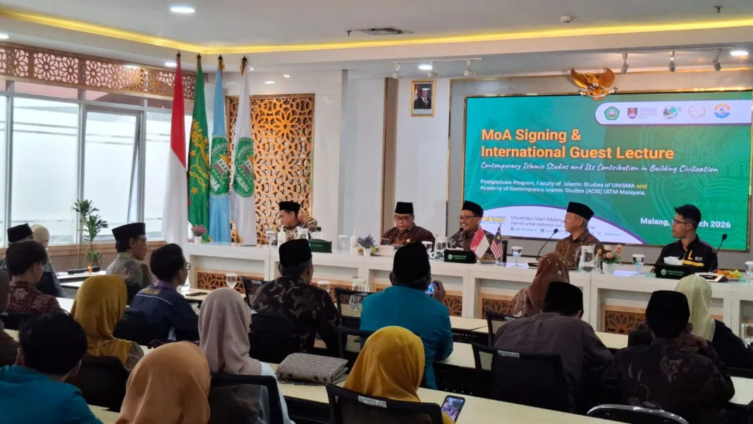 Direktur Pascasarjana Unisma, Prof. H. M. Mas'ud Said, MM., Ph.D menyampaikan sambutan dalam pembukaan FGD bersama pihak Universiti Teknologi MARA (UiTM)