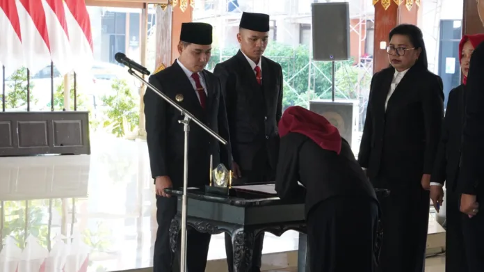 91 PNS Mojokerto Resmi Dilantik, Gus Barra: ASN Harus Jadi Pelayan Masyarakat yang Adaptif 91 PNS Mojokerto Resmi Dilantik, Gus Barra: ASN Harus Jadi Pelayan Masyarakat yang Adaptif