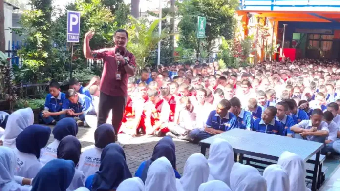 Siswa Berprestasi SMK PGRI 3 Malang Langsung Diperebutkan Industri Siswa Berprestasi SMK PGRI 3 Malang Langsung Diperebutkan Industri
