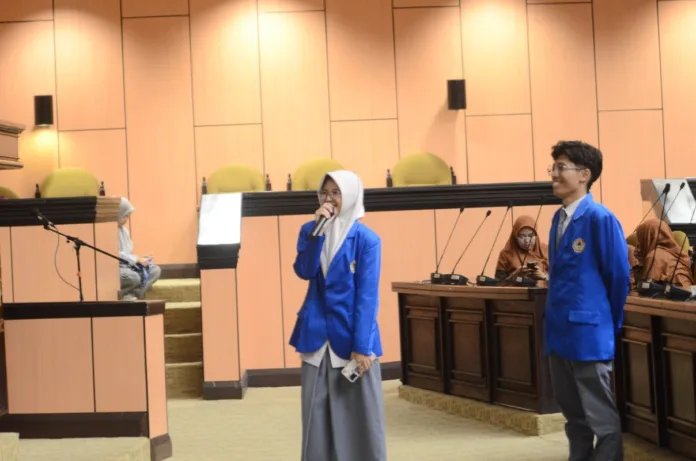 Kunjungan MAN Kota Batu ke MPR RI, Tanamkan Semangat Demokrasi dan Mimpi Jadi Wakil Rakyat Kunjungan MAN Kota Batu ke MPR RI, Tanamkan Semangat Demokrasi dan Mimpi Jadi Wakil Rakyat