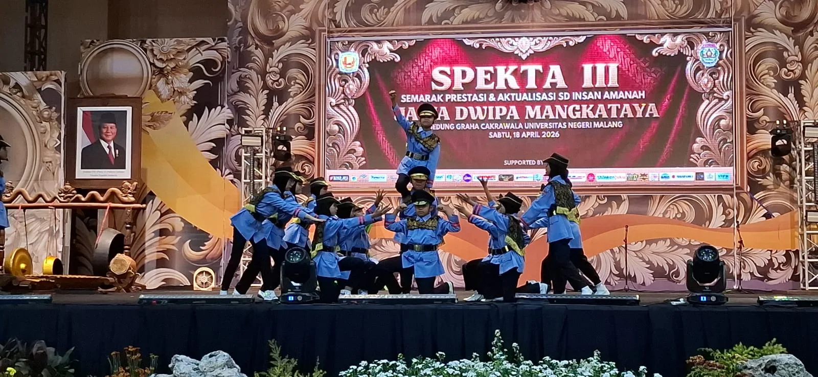 Jawa Dwipa Mangkataya: Ribuan Penonton Terkesima Aksi Paskibra di Panggung SPEKTA III SD Insan Amanah