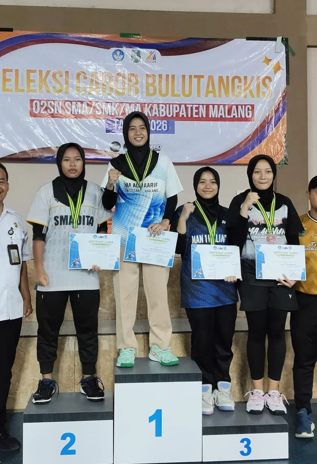 Siswa MA Almaarif Singosari Sabet Juara 1 O2SN Badminton Tunggal Putri