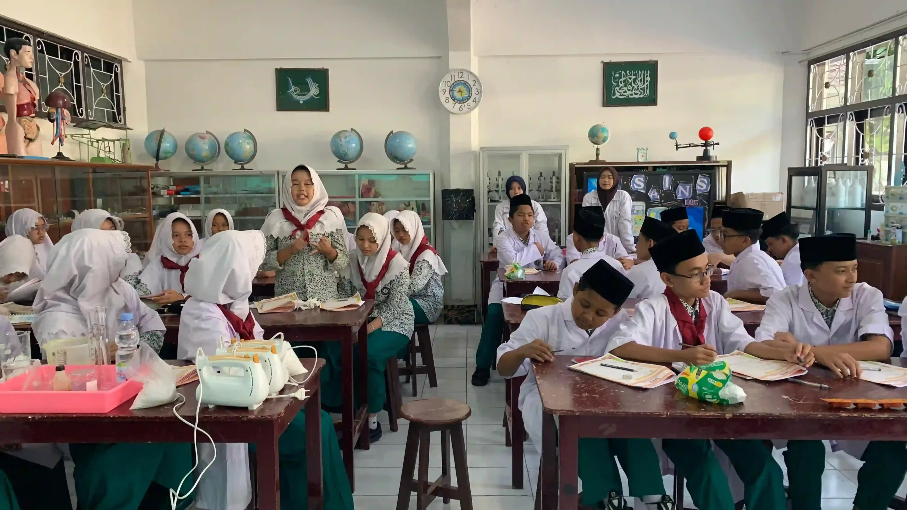Siswa MTs Almaarif 01 Singosari Olah Limbah Jadi Produk Kreatif, Belajar dari Pengalaman Nyata