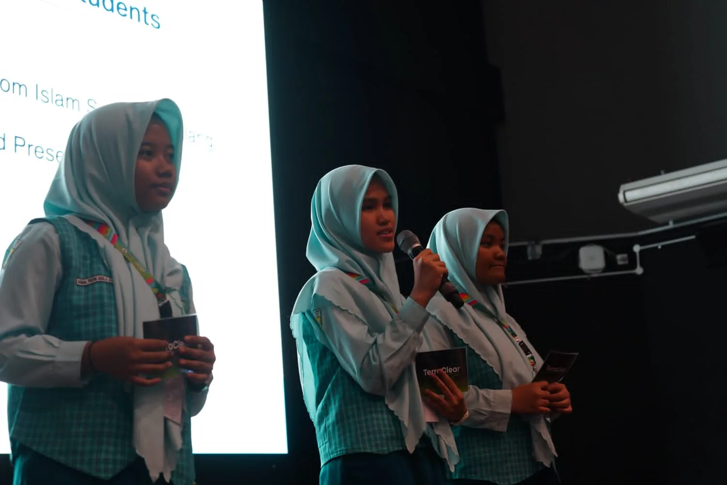 SMPIS di Panggung Dunia