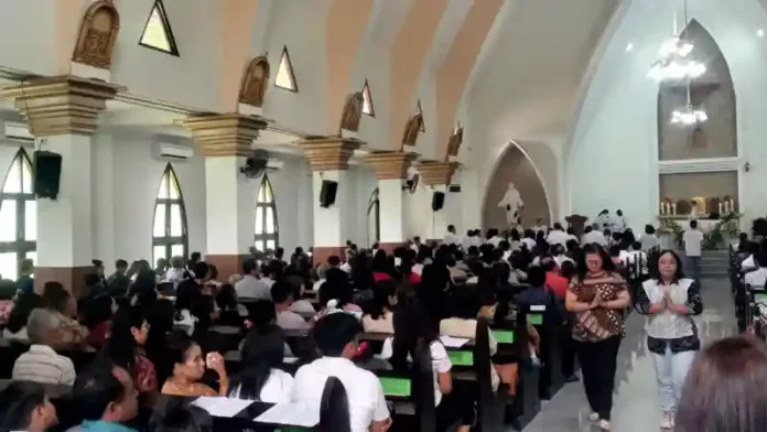 Semangat Kebangkitan di ITN Malang: Dari Lilin Syahdu hingga Pesan Paskah Secepat Internet Semangat Kebangkitan di ITN Malang: Dari Lilin Syahdu hingga Pesan Paskah Secepat Internet