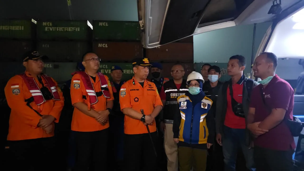 Tim SAR Gabungan Evakuasi ABK Asal China di Perairan Karang Jamuang