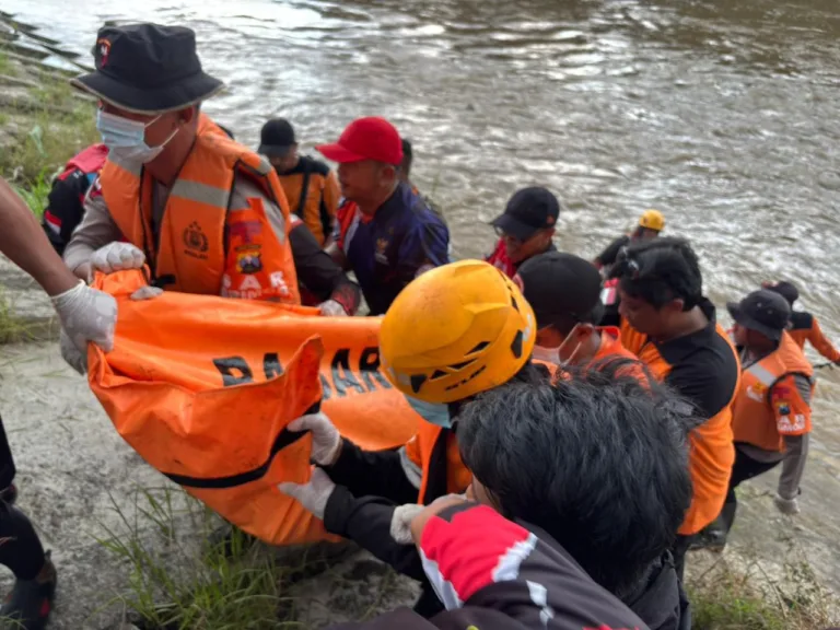 Tim SAR Gabungan Temukan Davin di Bengawan Madiun