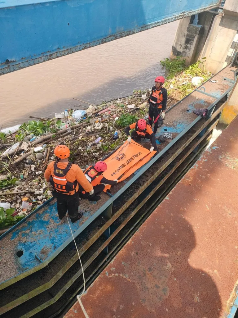 Tim SAR Gabungan Temukan Putri di Sungai Brantas