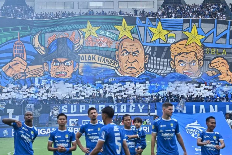 Super League: Imbang Lawan Persijap, Persib Bandung Juara Tiga Kali Berturut turut Super League: Imbang Lawan Persijap, Persib Bandung Juara Tiga Kali Berturut turut