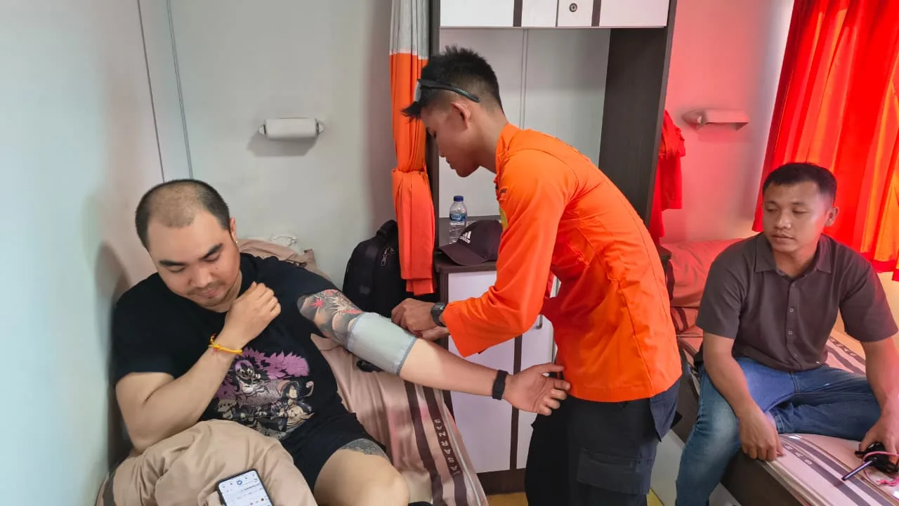 ABK Myanmar Dievakuasi, Sakit di Perairan Karang Jamuang