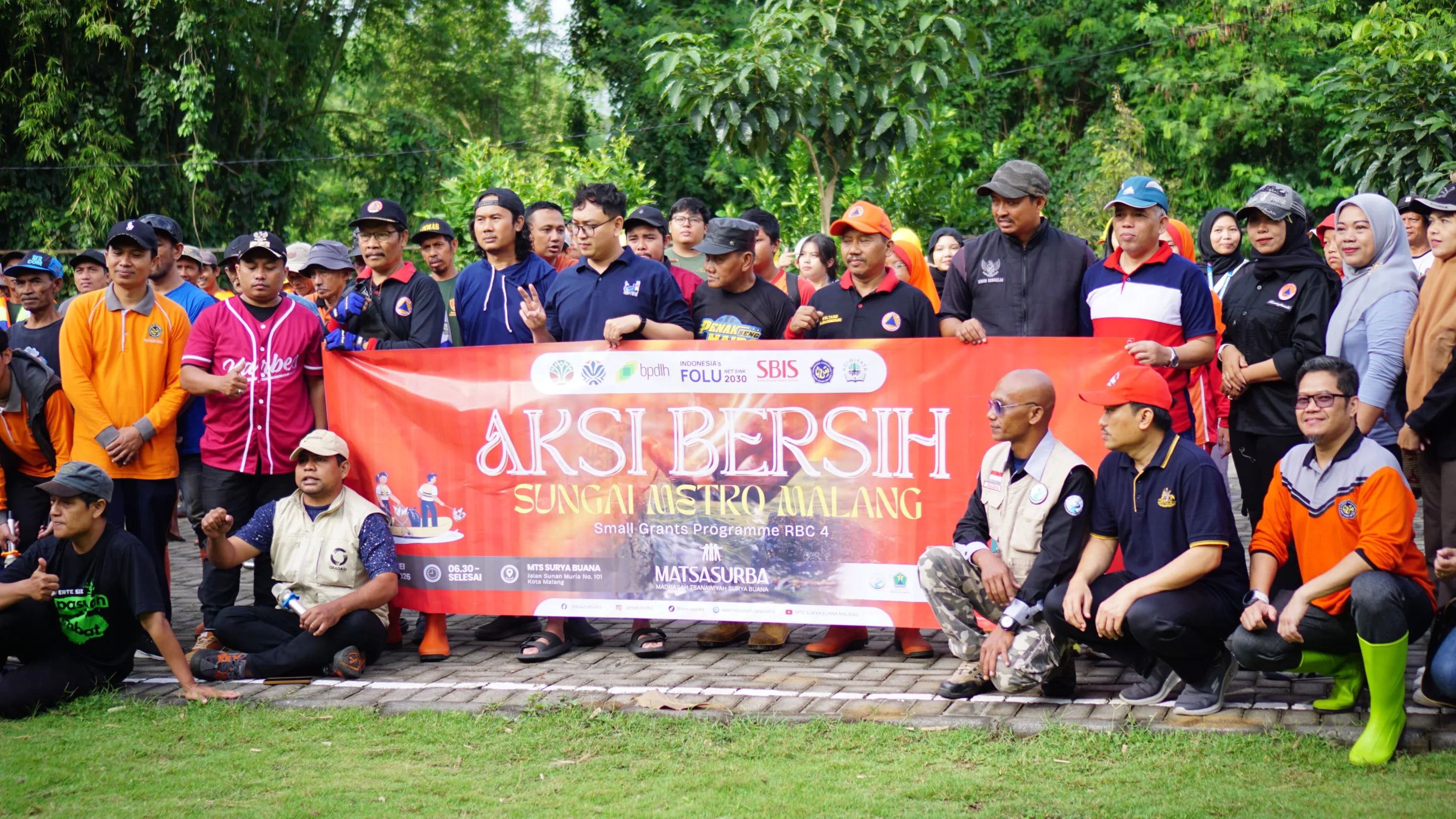 Bersihkan Kali Metro, Gaungkan Aksi Nyata Peduli Lingkungan