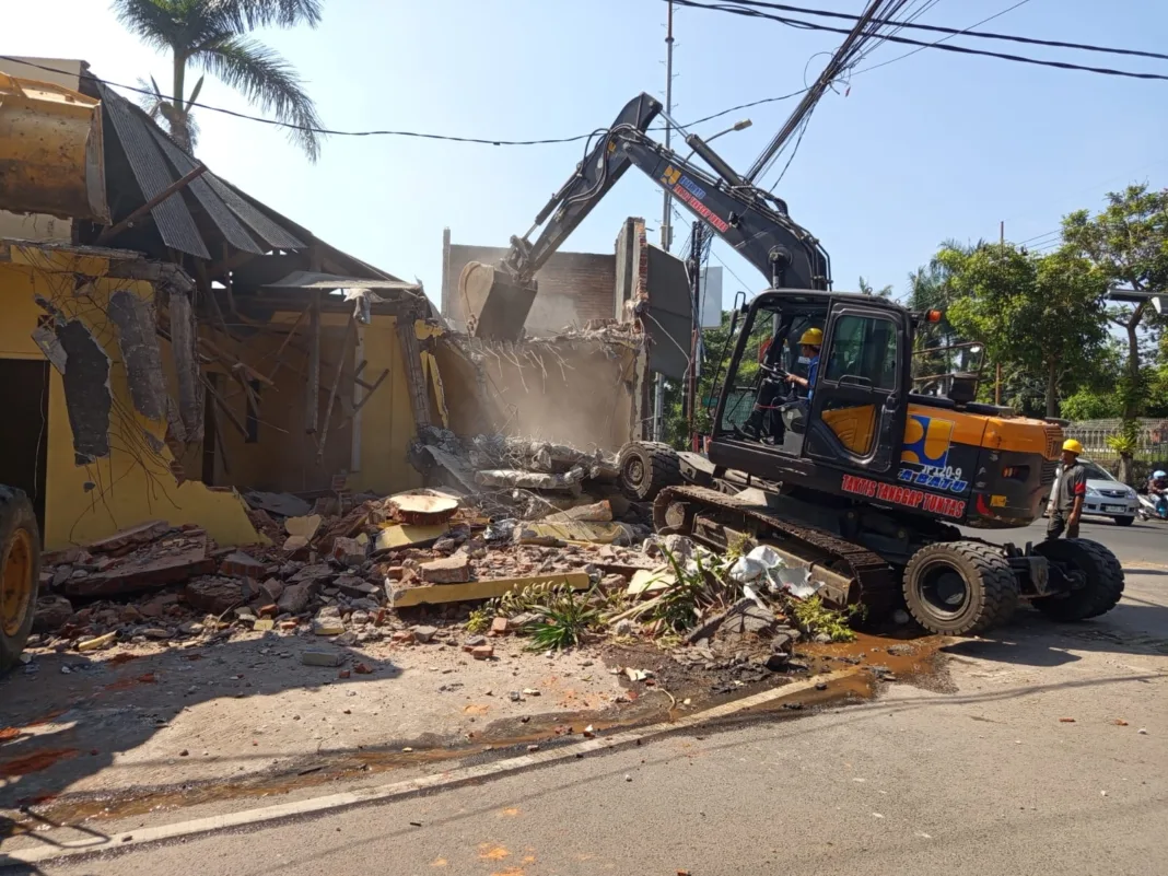 Atasi Kemacetan dan Percantik Simpang Empat Patih Atasi Kemacetan dan Percantik Simpang Empat Patih