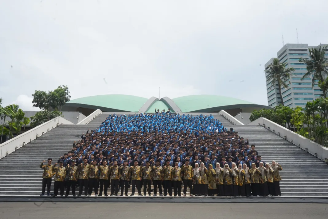 MAN 2 Kota Malang Wisuda 481 Siswa, Cetak 2.791 Prestasi dan Tembus Kampus Dunia MAN 2 Kota Malang Wisuda 481 Siswa, Cetak 2.791 Prestasi dan Tembus Kampus Dunia