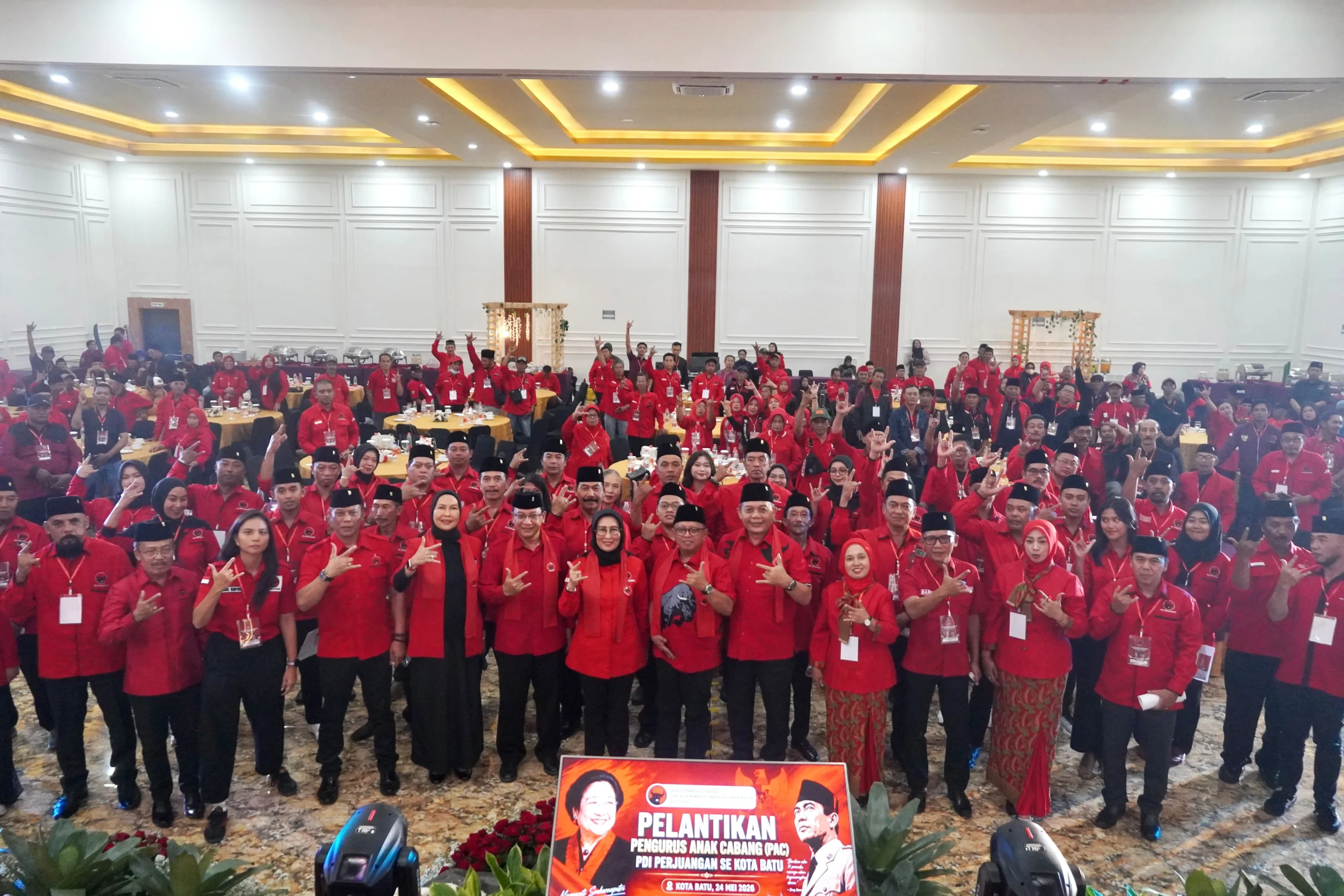Sasar Pemilih Milenial dan Gen Z, DPC PDI Perjuangan Kota Batu Lantik Pengurus PAC Baru Berjiwa Muda