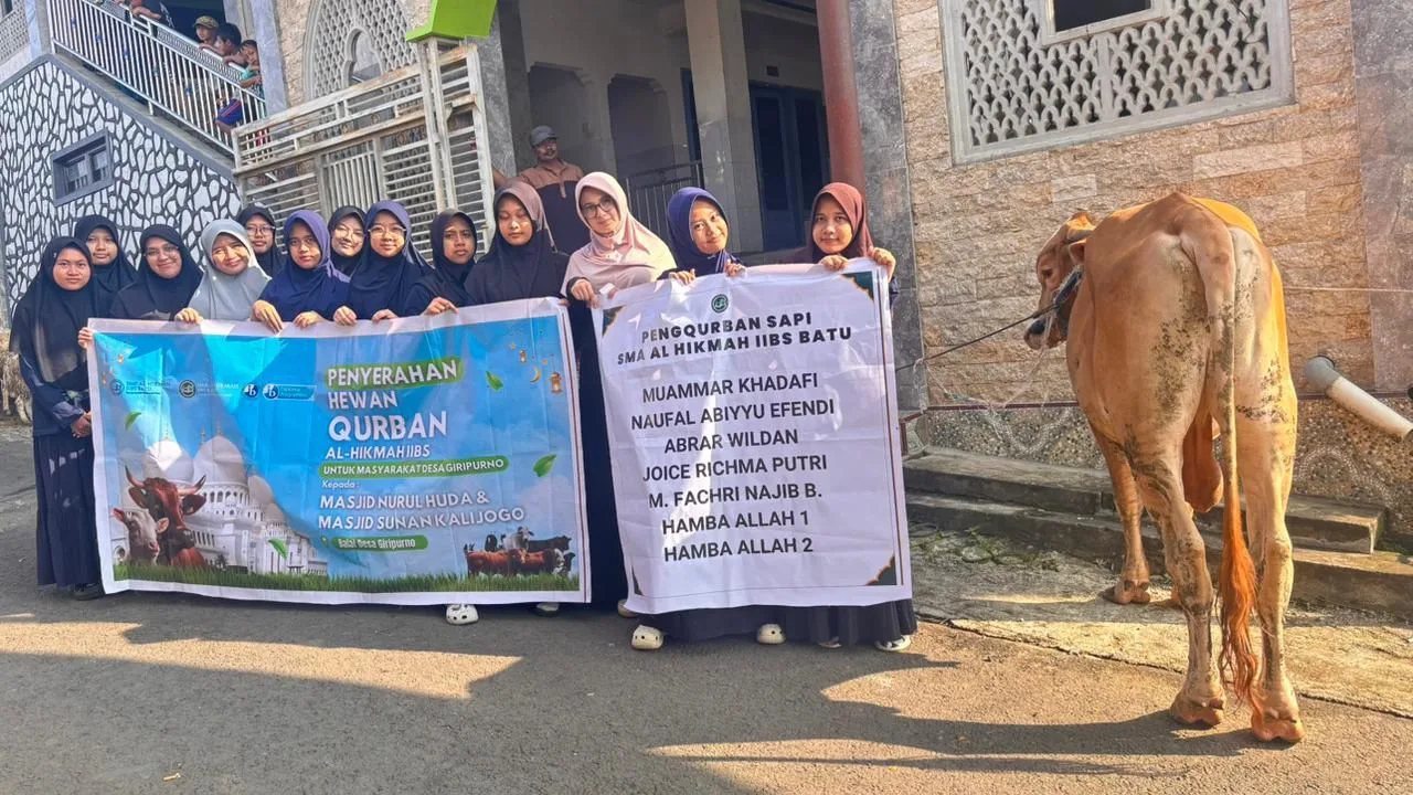 Rayakan Iduladha 1447 H, Al Hikmah IIBS Salurkan 2 Ekor Sapi Kurban untuk Warga Giripurno