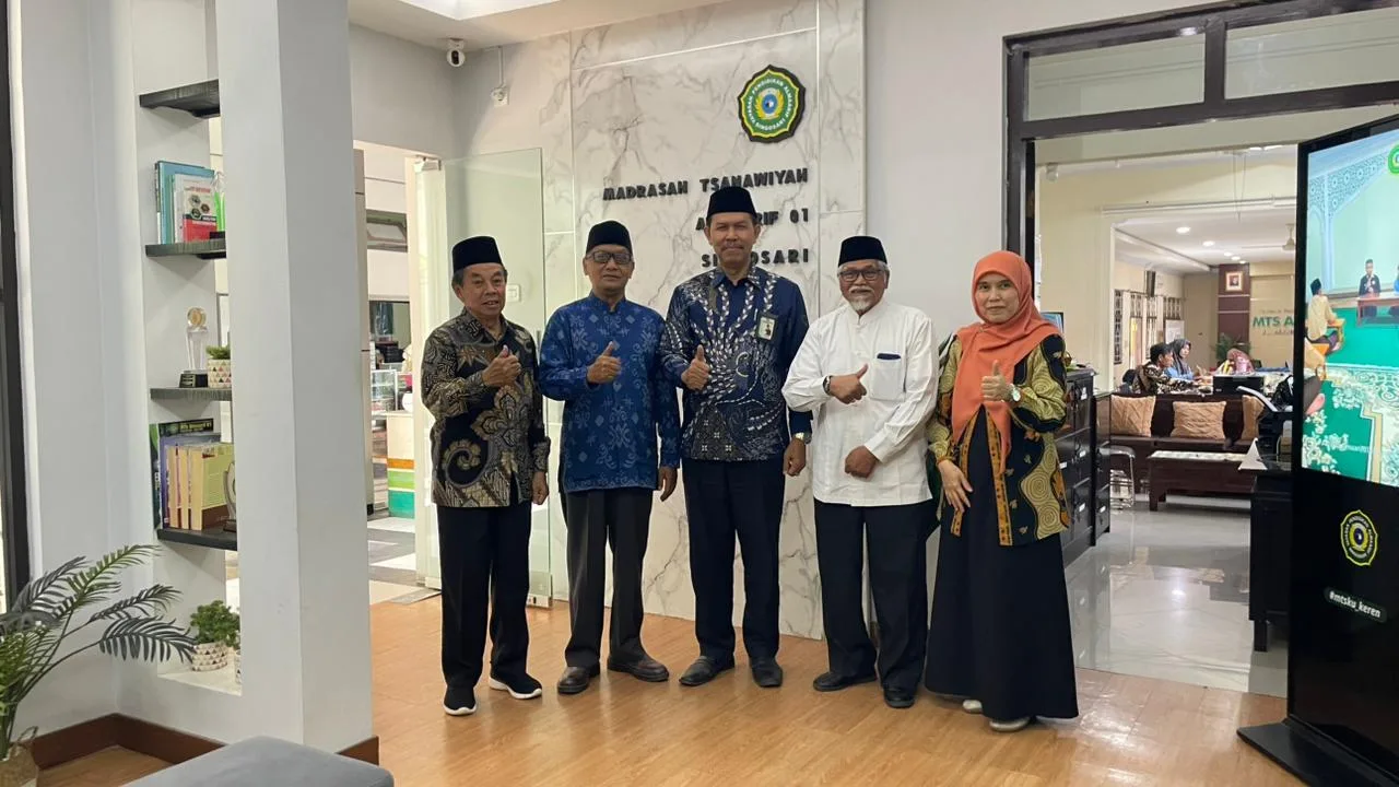 Kasubag TU Kemenag Kabupaten Malang Monitoring MTs Almaarif 01 Singosari Pastikan Ujian Berjalan Jujur dan Tertib