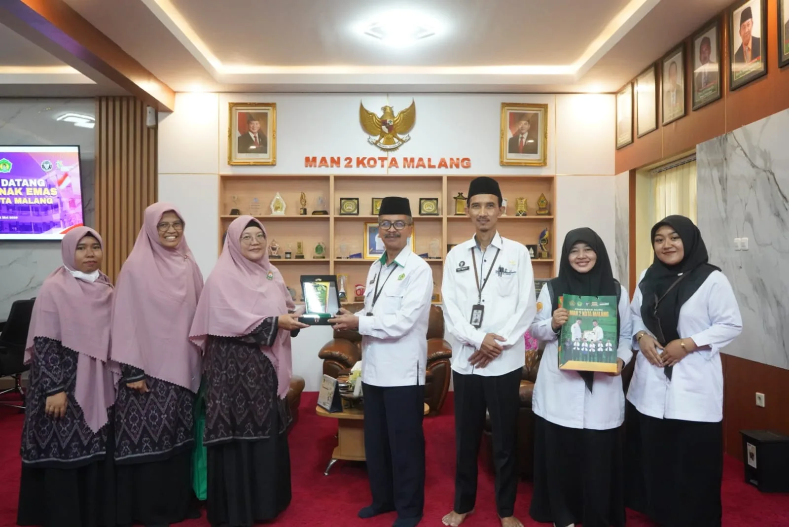 Jadi Barometer Nasional, MAN 2 Kota Malang Bagikan “Resep Juara” ke Yayasan Anak Emas Bali