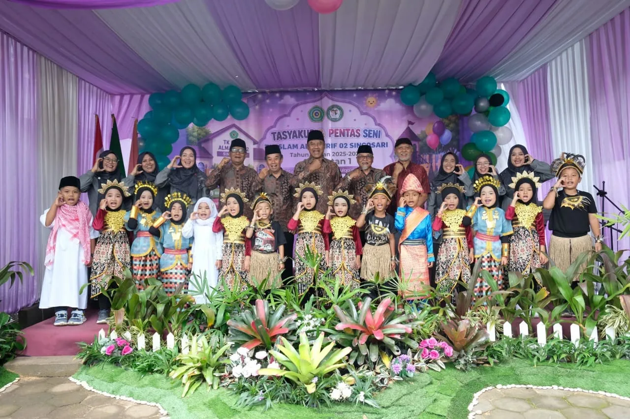 Penuh Haru dan Bahagia, TK Islam Almaarif 02 Singosari Lepas Angkatan Pertama dengan Pentas Seni Meriah