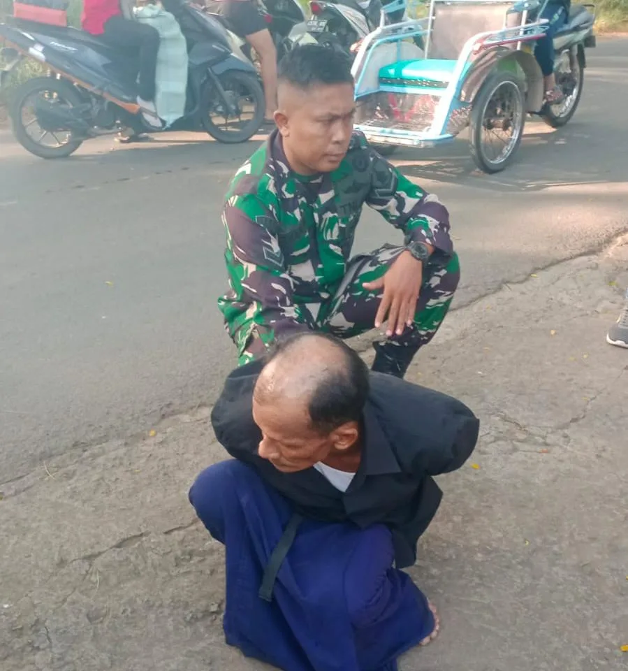 Babinsa Grati Gagalkan Begal Ibu-Ibu di Depan SD, Pelaku Bawa Clurit dan Bondet Babinsa Grati Gagalkan Begal Ibu-Ibu di Depan SD, Pelaku Bawa Clurit dan Bondet