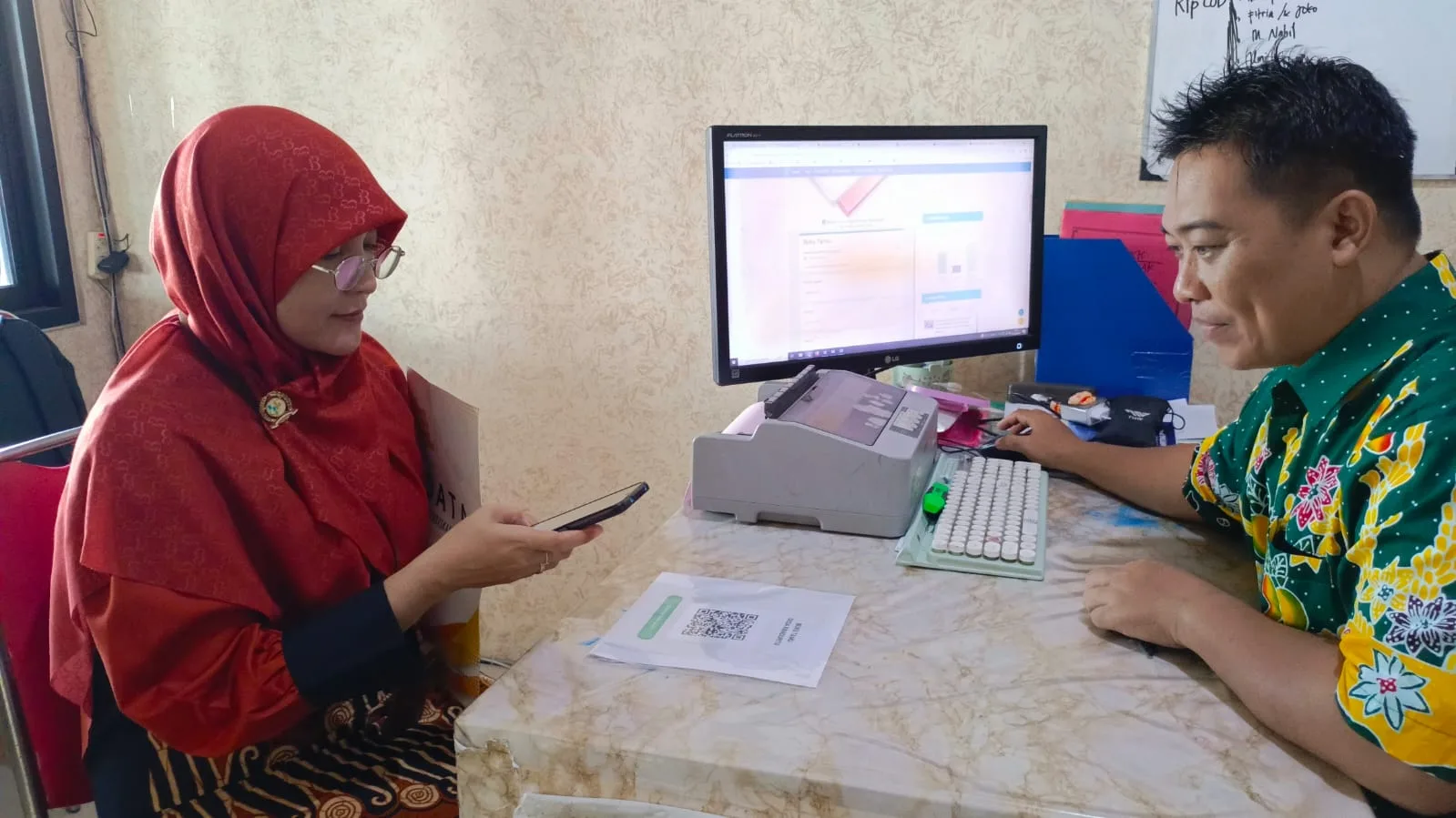 Buku Tamu Digital, Inovasi Desa Randupitu Permudah Pelayanan Warga