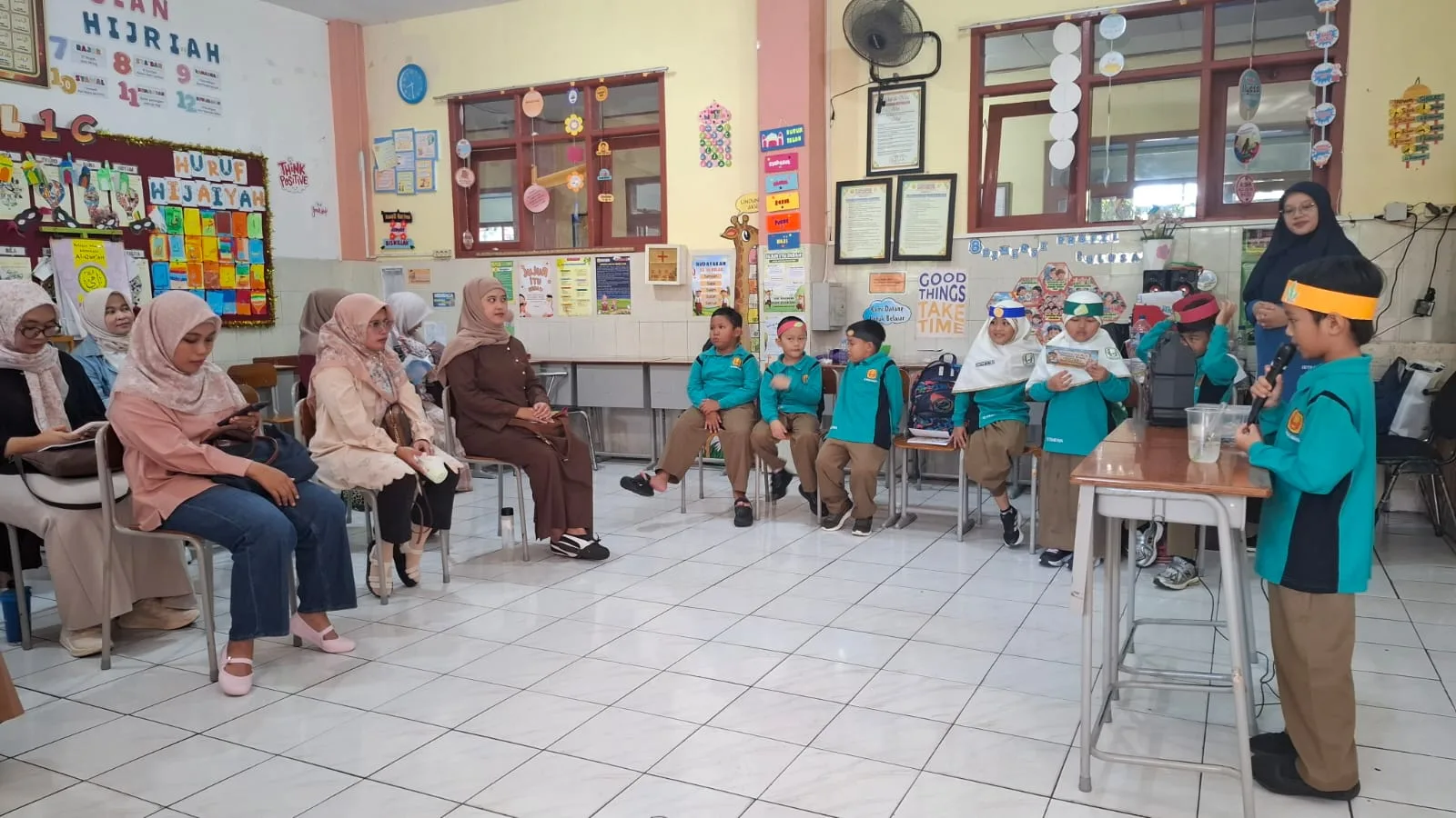 Siswa SD Insan Amanah Gebyar Eksperimen di Science and Art Project Expo