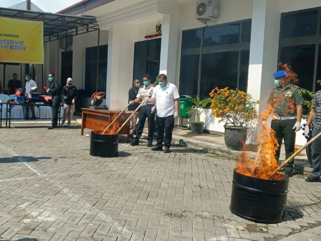 Kejari Kota Pasuruan Musnahkan Barang Bukti 42 Perkara Inkrah, Didominasi Kasus Narkoba Kejari Kota Pasuruan Musnahkan Barang Bukti 42 Perkara Inkrah, Didominasi Kasus Narkoba