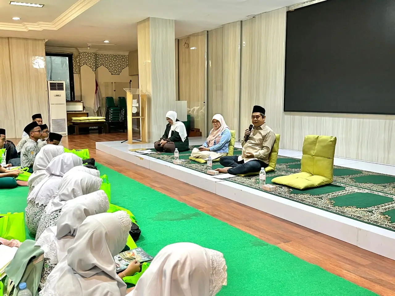 Kunjungi Jawa Pos dan Aula, Tim Literasi MTs Almaarif 01 Singosari Tambah Wawasan