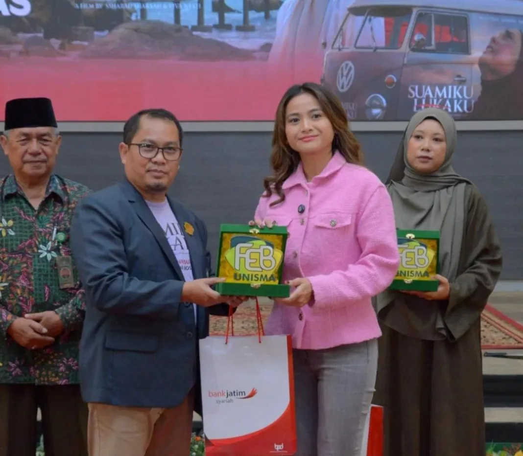 Acha Septriasa dan Ayu Azhari Buka Dies Natalis ke-45 FEB Unisma, Angkat Isu KDRT Lewat Film “Suamiku Lukaku” Acha Septriasa dan Ayu Azhari Buka Dies Natalis ke-45 FEB Unisma, Angkat Isu KDRT Lewat Film “Suamiku Lukaku”