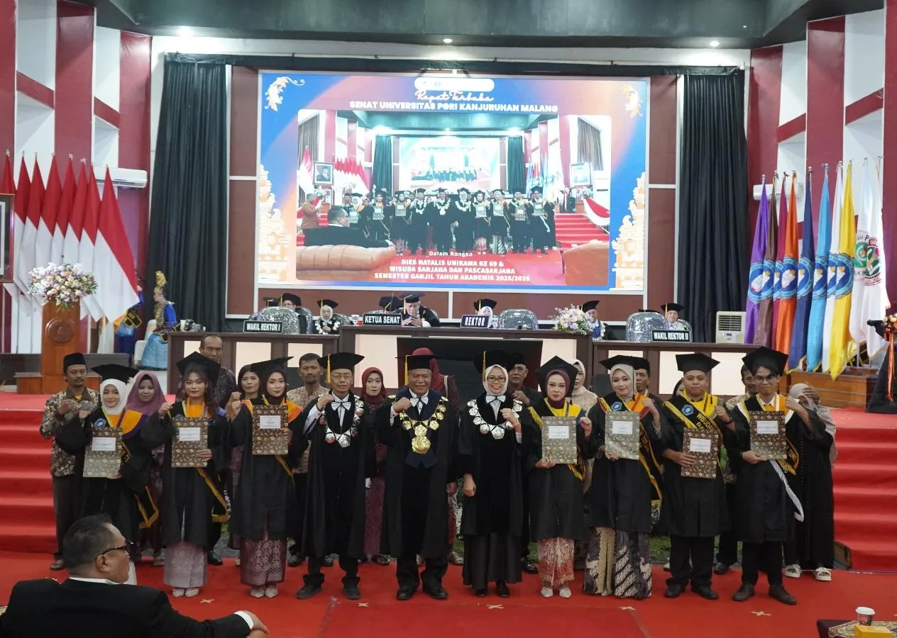 Momen Istimewa Wisuda Unikama ke-69: Rektor Lepas Lulusan Unggul dan Raih Kado Guru Besar Baru