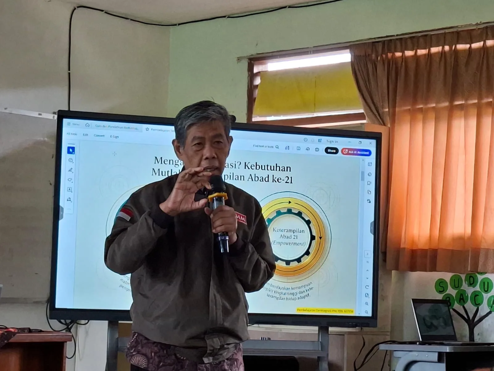 Transformasi Ruang Kelas Menjadi Laboratorium Hidup melalui Deep Learning, STEM, dan Pembelajaran Bermakna SDN Tulungrejo 03