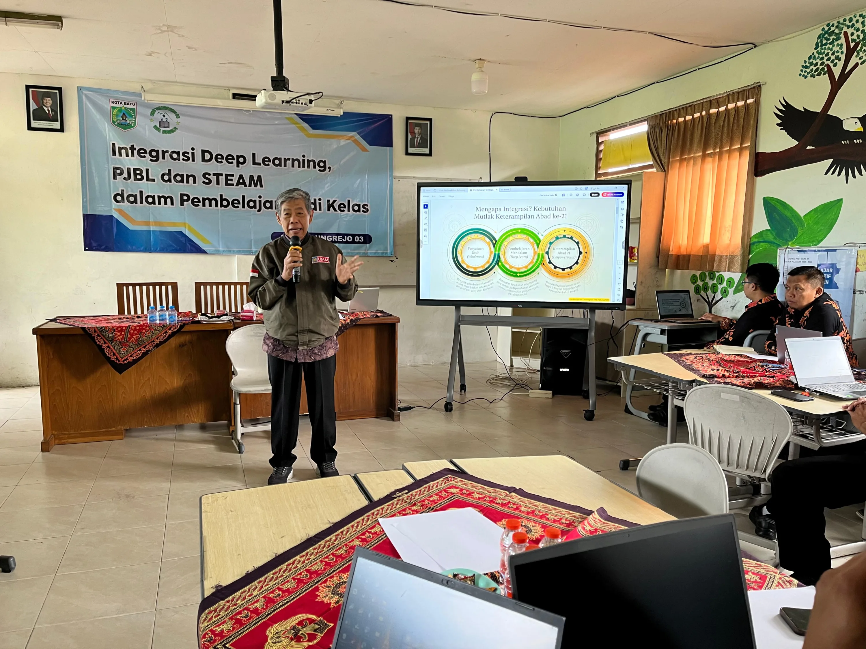 Transformasi Ruang Kelas Menjadi Laboratorium Hidup melalui Deep Learning, STEM, dan Pembelajaran Bermakna SDN Tulungrejo 03