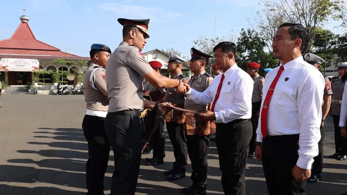 Kapolres Pasuruan Kota Beri Penghargaan Satreskrim atas Ungkap Kasus Curat dalam 24 Jam