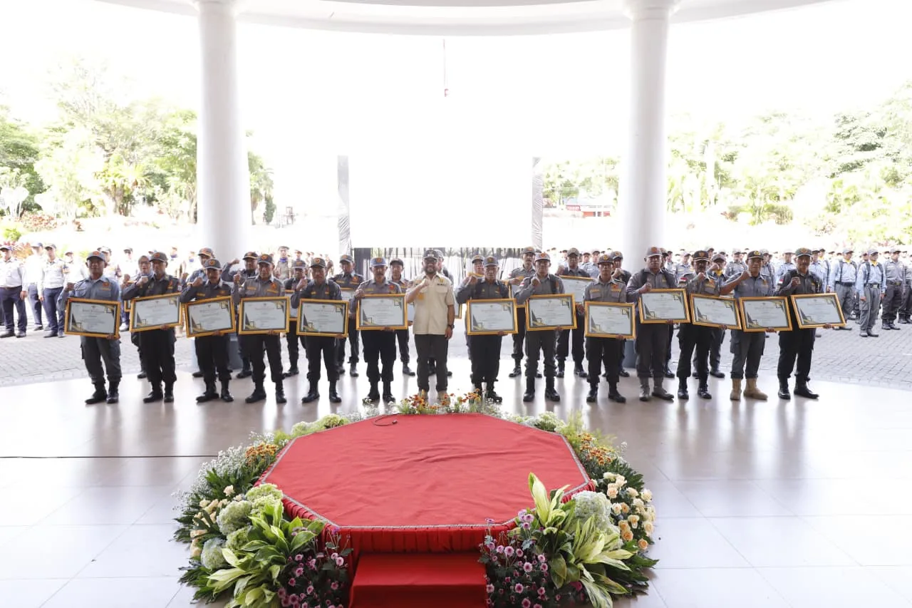 Peringati HUT Ke-64 Satlinmas dan HUT Ke-76 Satpol PP, Plt. Wali Kota Batu Berikan Apresiasi Kota Batu