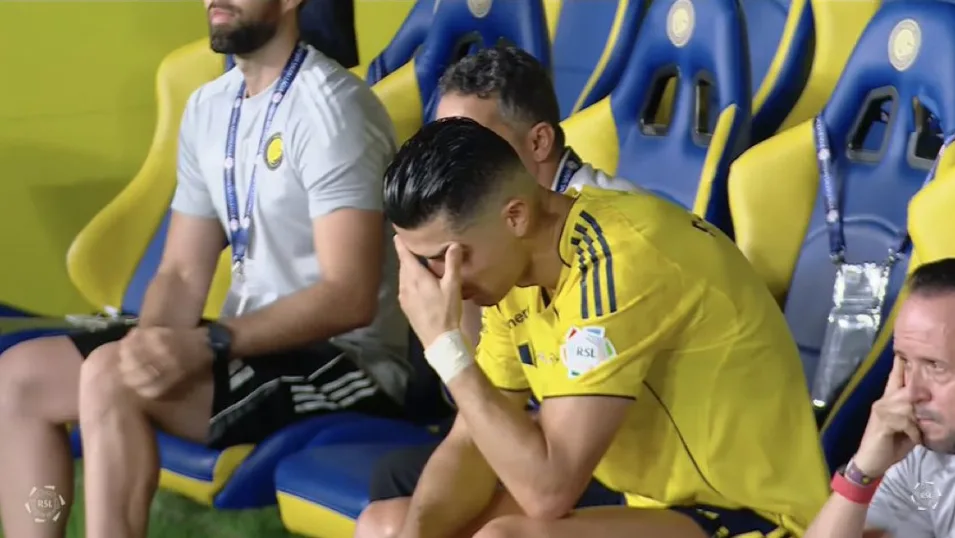 Pecah! Gol Bunuh Diri Menit 98 Buyarkan Pesta Juara Al Nassr, Ronaldo Tertunduk Lesu Pecah! Gol Bunuh Diri Menit 98 Buyarkan Pesta Juara Al Nassr, Ronaldo Tertunduk Lesu