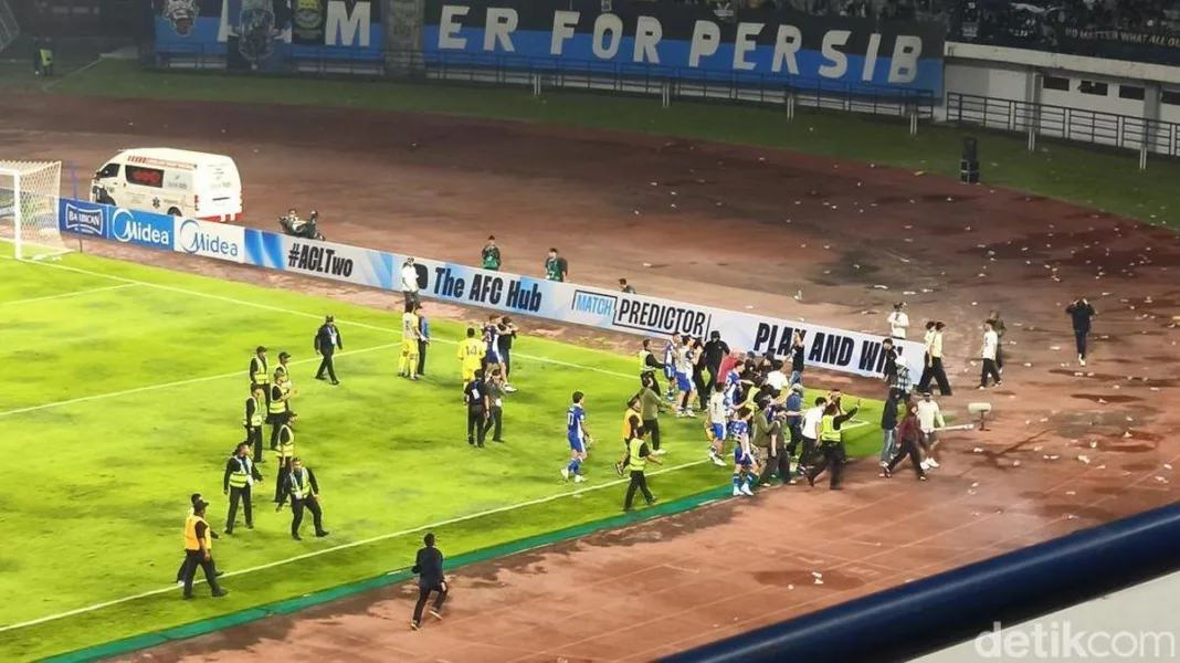 AFC Hukum Persib Bandung Rp3,5 Miliar dan Larang Suporter Hadir di Dua Laga Kandang AFC Hukum Persib Bandung Rp3,5 Miliar dan Larang Suporter Hadir di Dua Laga Kandang