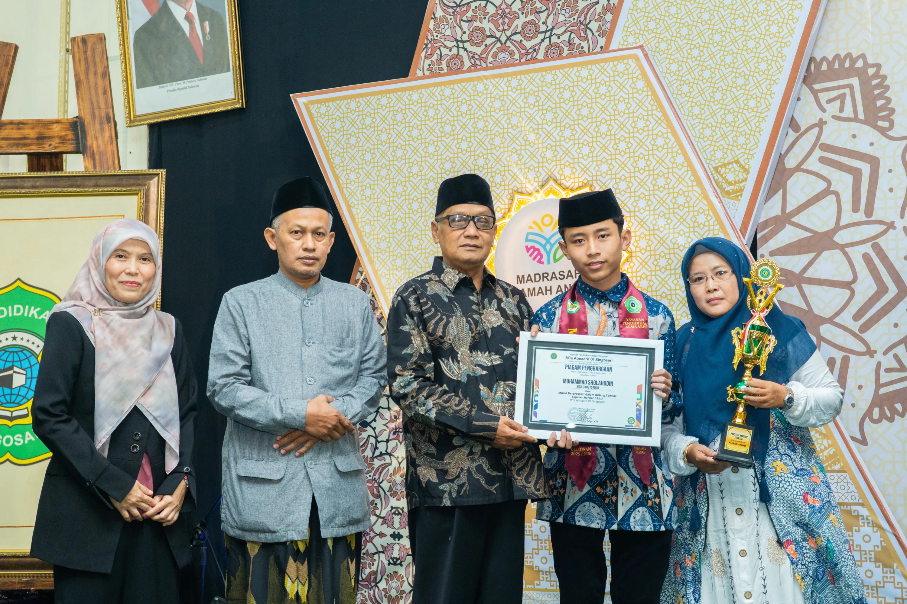 MTs Almaarif 01 Singosari Lepas 296 Lulusan Terbaik, Cetak Generasi Berkarakter dan Berprestasi MTs Almaarif 01