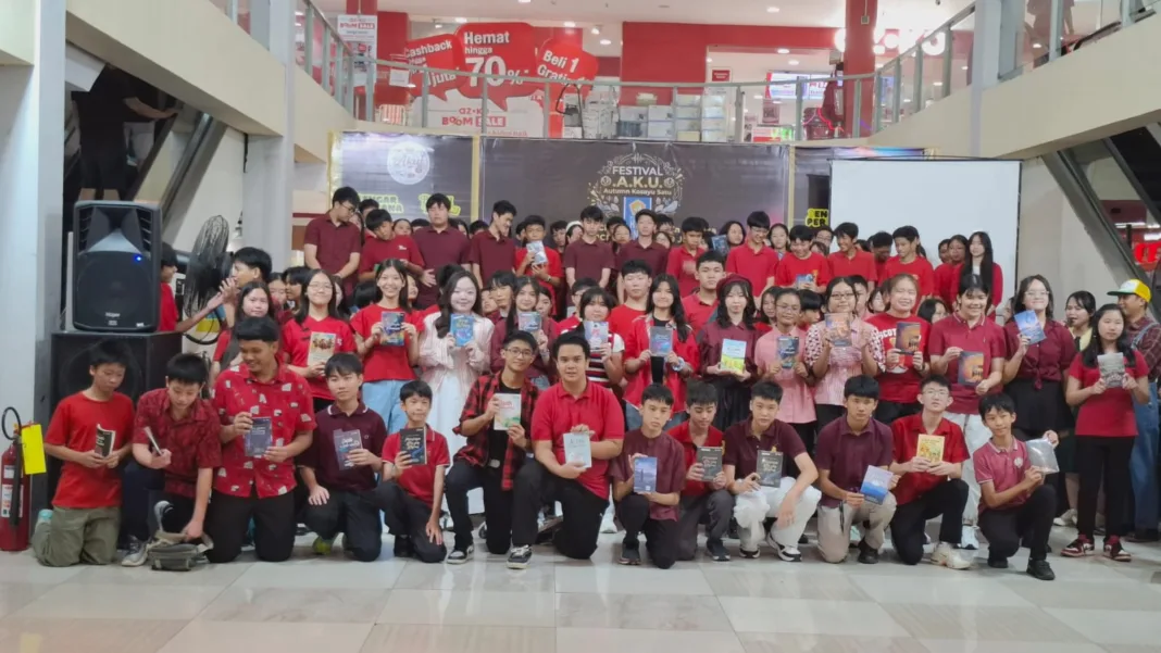 SMPK Kolese Santo Yusup 1 Malang Gelar Festival “AKU”, Launching Puluhan Buku Karya Siswa SMPK Kolese Santo Yusup 1 Malang Gelar Festival “AKU”, Launching Puluhan Buku Karya Siswa