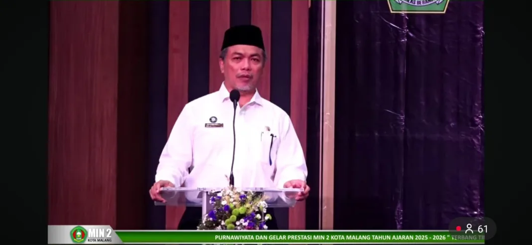 Filosofi Harakat dan Kerendahan Hati: Pesan Mendalam Gus Shampton di Purnawiyata MIN 2 Kota Malang Filosofi Harakat dan Kerendahan Hati: Pesan Mendalam Gus Shampton di Purnawiyata MIN 2 Kota Malang