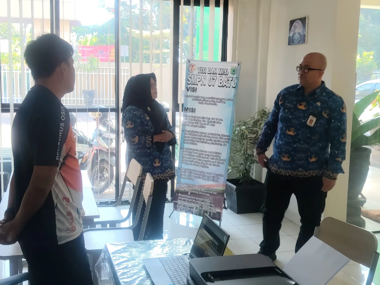 Tinjau Langsung SPMB, Kadisdik Batu Prioritaskan Pemenuhan Fasilitas di SMPN 07 Batu